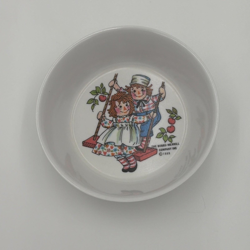 Vintage 1969 Oneida Deluxe Raggedy Ann and Andy Melamine Bowl 3258 White 4.5in